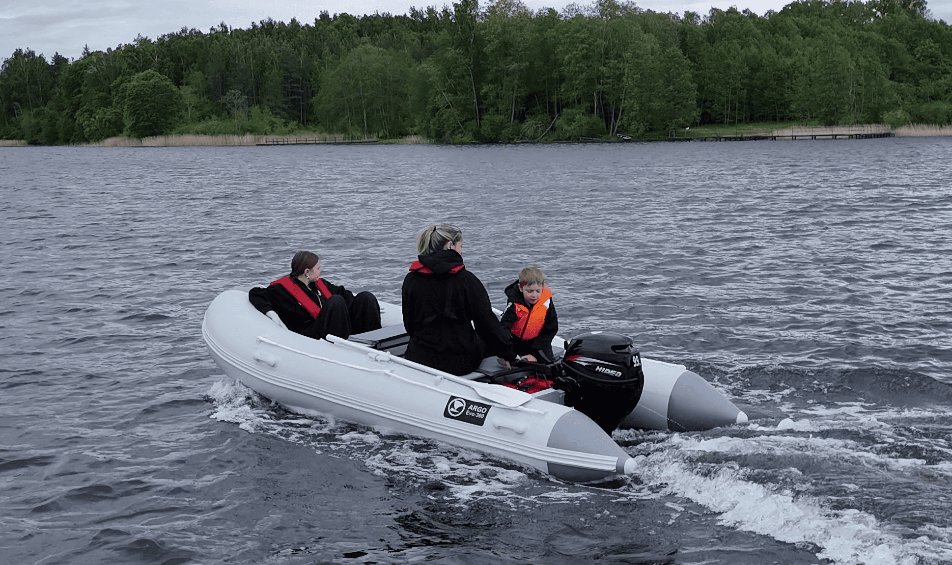 Argo-Evo boat with AirDeck